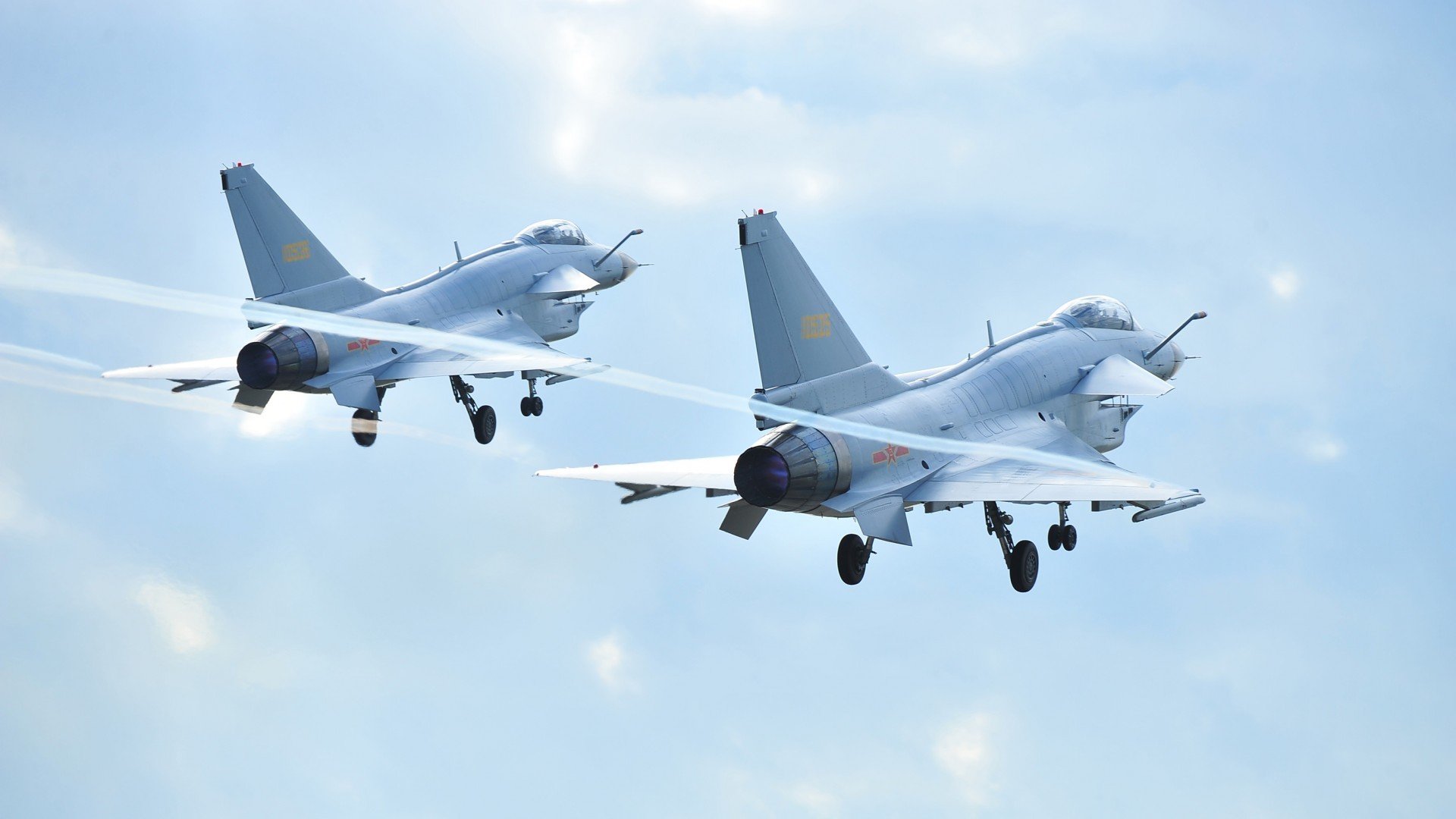 赛场双城记，曼城热刺鏖战，浙江火力倾泻新疆